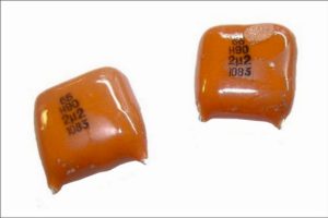 Конденсатори КМ руді Н90 2М2